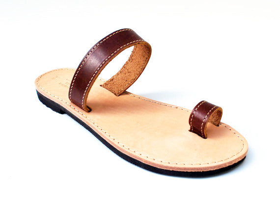Brown toe ring stylish sandals side view